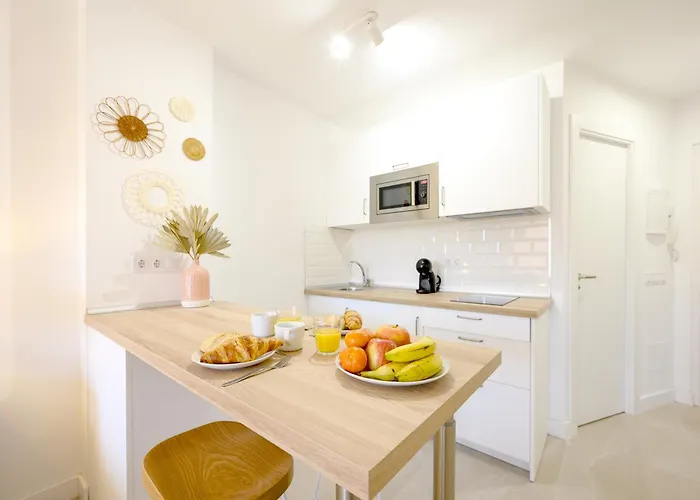 Apartment Edificio Veramar Iii By 10tosea *